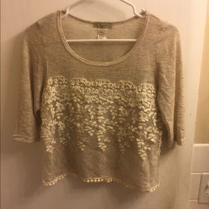 Cream mid-sleeve shirt w adorable detailed overlay